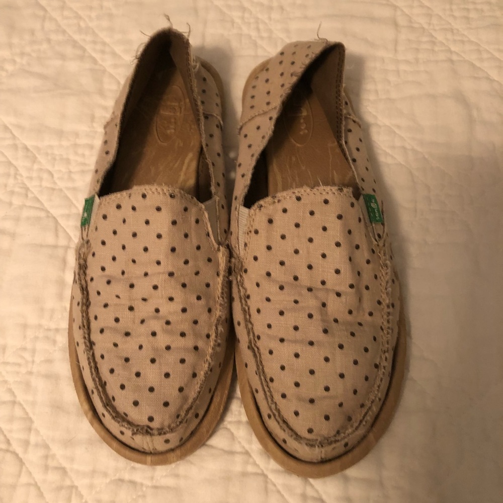 Sanuk slip ons size 9